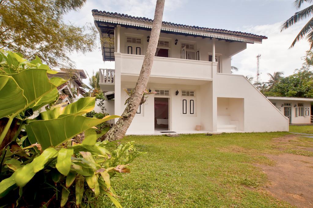 Chitra Ayurveda Hotel Bentota Exterior photo